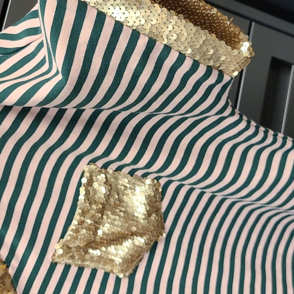 3 for $20,Fantastic Fawn, Short Sleeve V-neck Top, size M, party (sequin) pocket - Picture 2 of 3